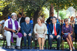 Michelle en cementerio con ex presidentes DC.
